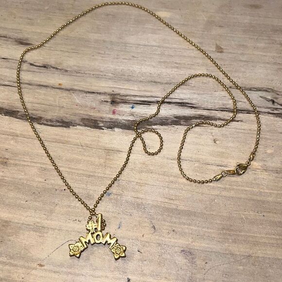 #1 Mom Gold Tone Necklace With Florals Accents - Picture 1 of 6